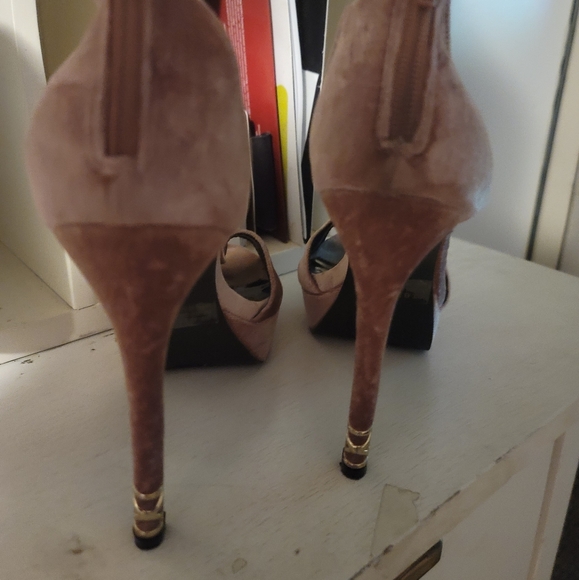 Heels - Picture 2 of 2